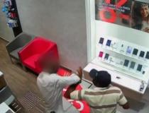 Gerente de loja briga com bandido e impede assalto em Campos