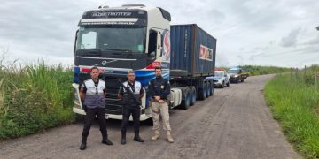 operacao-foco-e-prf-recuperam-carreta-roubada-e-encontram-motorista-sequestrado-em-campos-dos-goytacazes