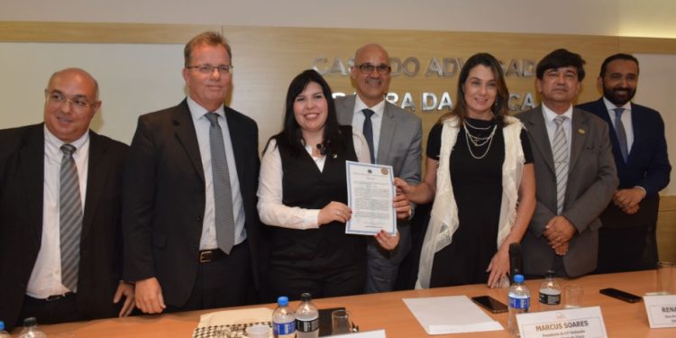 diretora-da-oab-barra-giselle-farinhas-e-homenageada-pela-camara-municipal-do-rio-de-janeiro