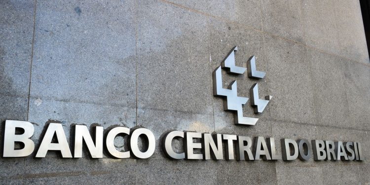contas-publicas-tem-deficit-de-r$-33,7-bilhoes-em-maio