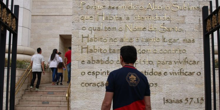 caminhos-da-reportagem-mostra-crescimento-de-evangelicos-no-pais