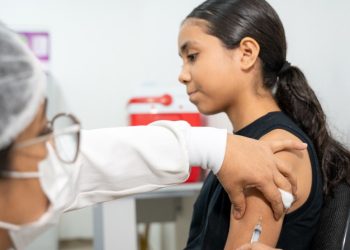 adolescentes-de-14-anos-ja-podem-receber-a-vacina-contra-dengue-em-campos