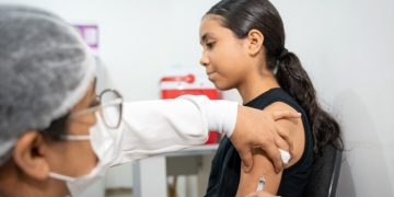 adolescentes-de-14-anos-ja-podem-receber-a-vacina-contra-dengue-em-campos