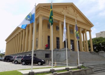 Vereadores de Campos agora terão até R$ 1.600 por mês para combustível