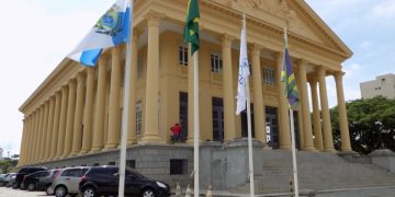 vereadores-de-campos-agora-terao-ate-r$-1.600-por-mes-para-combustivel