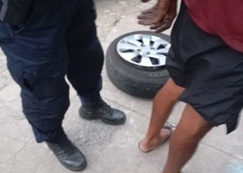 Homem é preso ao furtar roda de veículo em estacionamento de edifício em Campos