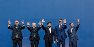 Lula e outros líderes convocam instituições em defesa da democracia