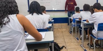 governo-do-rio-autoriza-contratacao-de-quatro-mil-professores-temporarios-para-ensinos-fundamental-e-medio
