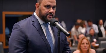 Deputado faz alerta sobre caos financeiro de Campos: “Reforma Administrativa foi generosa para os aliados, não para o povo”