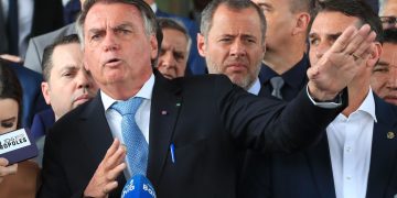 Oposição classifica de arbitrárias medidas cautelares contra Bolsonaro