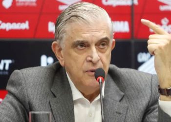 Petraglia Protesto Conselheiro Fernando Azevedo Arena Da Baixada