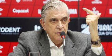 Petraglia Protesto Conselheiro Fernando Azevedo Arena Da Baixada