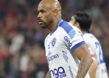 Reacao Torcida Athletico Thiago Heleno Arena