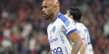 Reacao Torcida Athletico Thiago Heleno Arena