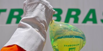 Amostra De Diesel R5   Foto Michel Chedid Agencia Petrobras