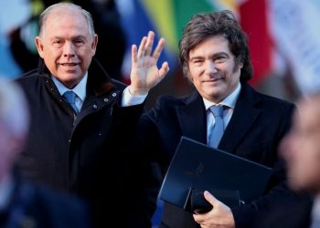 2025 10 22t173122z 1 Lynxmpel9l0ye Rtroptp 4 Argentina Ministro Renuncia