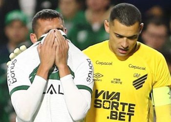 Bruno Melo Expulso Coritiba Athletico Santos Serie B