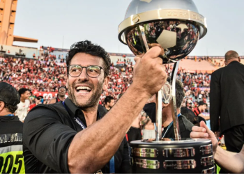 Alberto Valentim Athletico Campeao Sul Americana 2021 1024x576 1