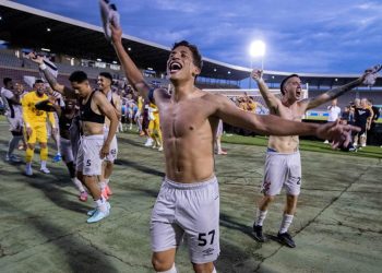 Athletico Comemora Vitoria Ferroviaria Serie B