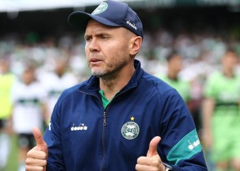 Mozart Torcida Coritiba Pressao Titulo