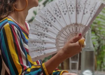 Fogachos Sao Um Dos Sintomas Mais Conhecidos Da Menopausa 1