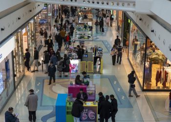 2026 02 01t000000z 1786446052 Mt1nurpho000xphpjh Rtrmadp 3 Lisbon Shopping Consumer Activity