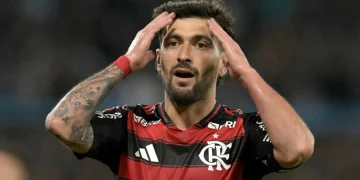 Corretora aciona Flamengo na Justiça por patrocínio de R$ 71,4 milhões