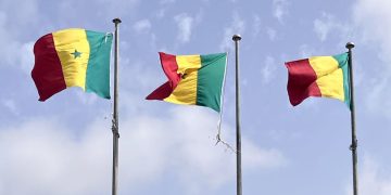 Bandeiras Do Senegal Onde Ocorreu O Forum Internacional De Dacar01