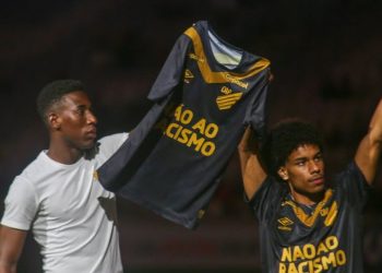 Camisa Athletico Racismo