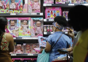 Movimento De Vendas De Brinquedos Para O Dia Das Criancas Comercio Varejista Nas Ruas Do Polo Saara Centro Do Rio De Janeiro Ffraz Abr 100720210103