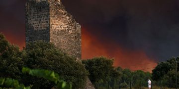 2026 07 22t135353z 1 Lynxmpem6l1cg Rtroptp 4 Europe Weather France Wildfire