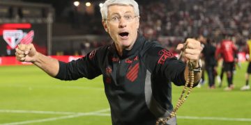 Odair Comemora Vitoria Sao Paulo