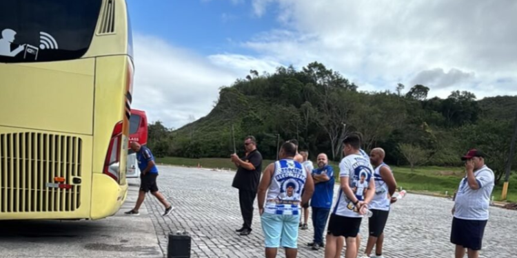 Torcedores do Goytacaz relatam abandono durante viagem e precisam pagar mais de R$5 mil para voltar a Campos