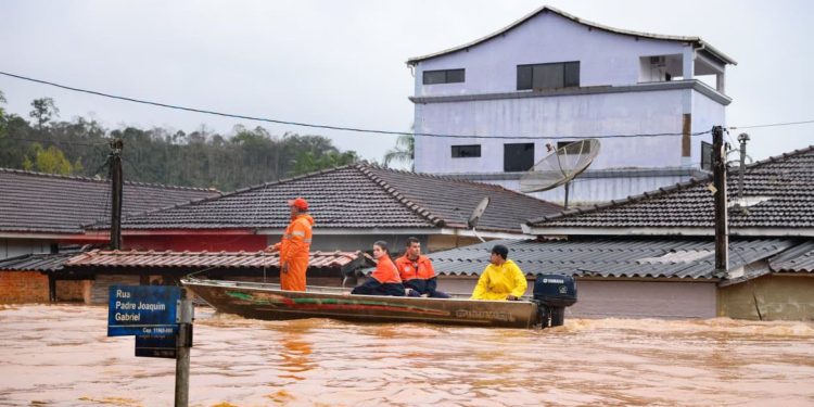 Alagamento Em Vale Do Ribeira