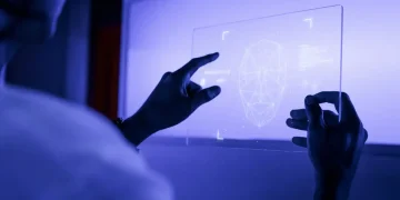 Designer Usando Uma Tecnologia Futurista De Tela De Tablet Digital Transparente