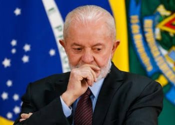 LULA REPETE INFORMAÇÃO FALSA SOBRE NOSSA SENHORA APARECIDA E É CORRIGIDO POR JORNALISTA AO VIVO
