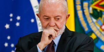 LULA REPETE INFORMAÇÃO FALSA SOBRE NOSSA SENHORA APARECIDA E É CORRIGIDO POR JORNALISTA AO VIVO