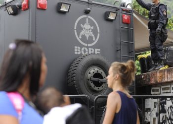 904232 Bope Choque Rocinha Upp27s0632