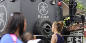 904232 Bope Choque Rocinha Upp27s0632