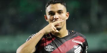 Arthur Dias Athletico Folhapress