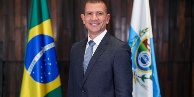 Quem é Douglas Ruas, policial civil eleito governador do Rio aos 37 anos, o mais jovem desde Garotinho